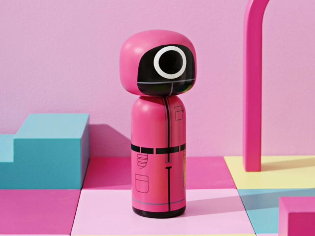 Lucie Kaas Kokeshi Puppe SQUID GAME WORKER 74146 3