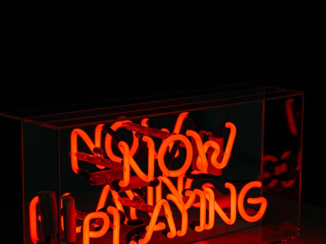 Locomocean Neon-Reklame NOW PLAYING rot 72886 3 Locomocean Neon-Reklame NOW PLAYING rot 72886 3