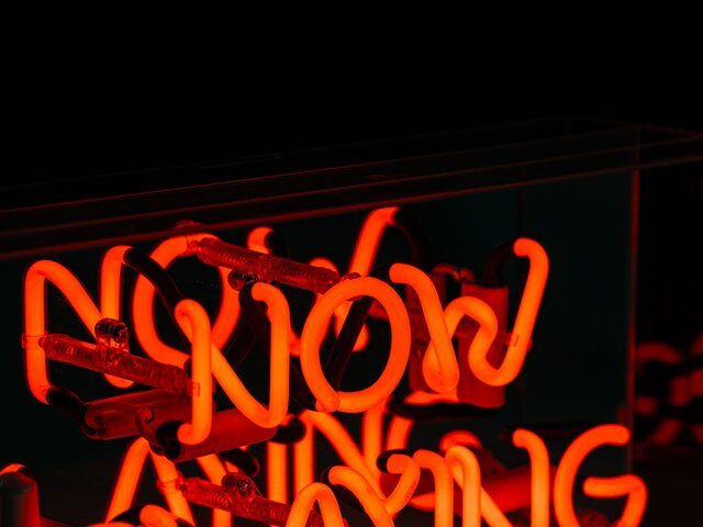 Locomocean Neon-Reklame NOW PLAYING rot 72886 4 Locomocean Neon-Reklame NOW PLAYING rot 72886 4