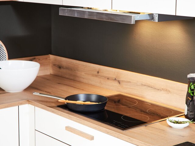 Interliving Einbauküche softmattweiß Vulkaneiche 76795 3