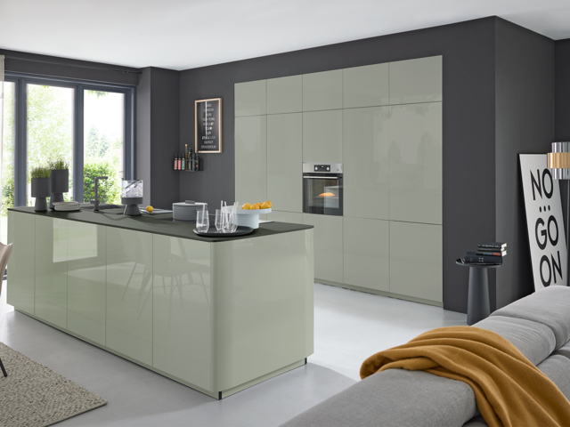Interliving Einbauküche mnintgragrün hochglanz Lacklaminat 76797 1