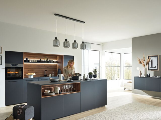 Interliving Einbauküche softmatt schwarz sierra Eiche NB 76571 1