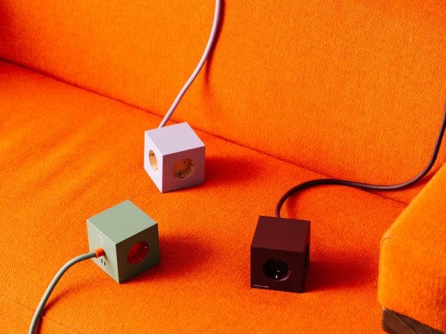 Avolt x Bauhaus Mehrfachsteckdose Square 1 Mulberry Red 97648 3