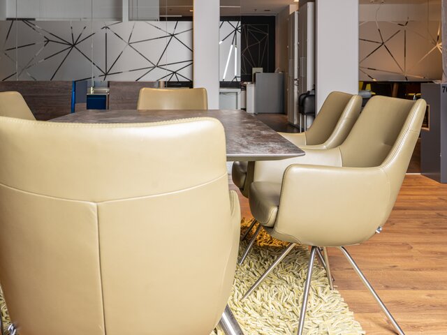 WK Wohnen Tischgruppe 852-3/722-1000 royal 61367 4