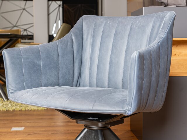 Janua/Freifrau Essgruppe STILT / RUBIE nussholz / muscat Blues 72103 7