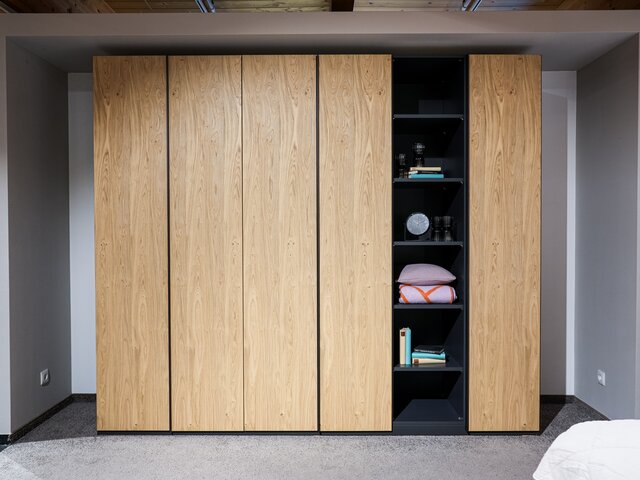 Interliving Drehtürenschrank IL1207 anthrazit 73112 2