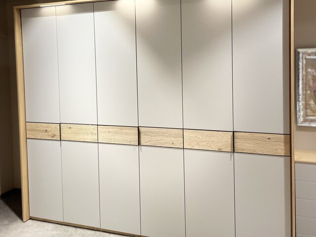 Interliving Drehtürenschrank IL1207 satingrau Balkeneiche 67880 Interliving Drehtürenschrank IL1207 satingrau Balkeneiche 67880
