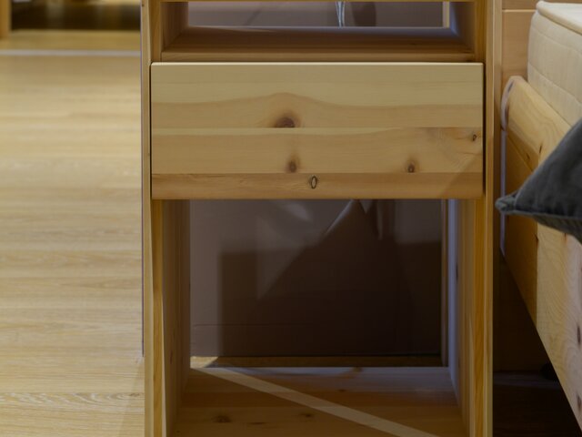 Anrei Nachtkästchen Big Ann Zirbe 67726 3 Anrei Nachtkästchen Big Ann Zirbe 67726 3