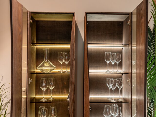 Anrei Vitrine PURO WAVE RECHTS Esche / dunkelbraun 67698 3