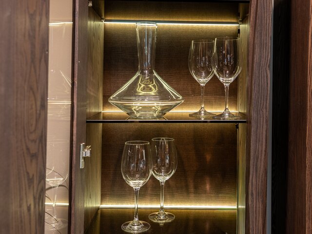 Anrei Vitrine PURO WAVE LINKS Esche / dunkelbraun 67697 4