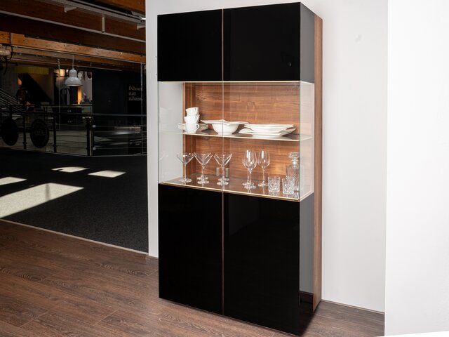 Team 7 Vitrine CUBUS schwarz / Nussholz 62789 2