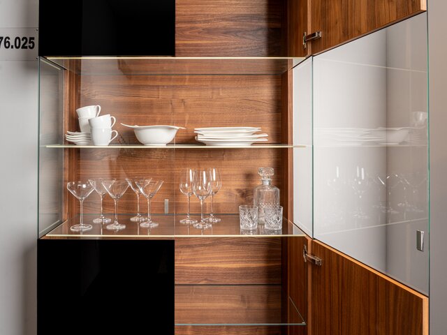 Team 7 Vitrine CUBUS schwarz / Nussholz 62789 5