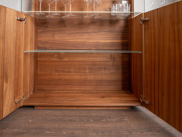 Team 7 Vitrine CUBUS schwarz / Nussholz 62789 9