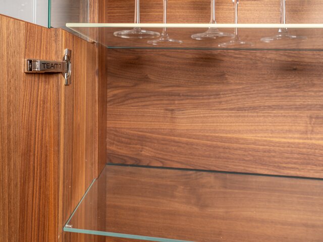 Team 7 Vitrine CUBUS schwarz / Nussholz 62789 11