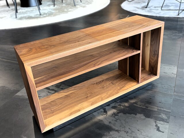 Rolf Benz Regal 906 auf Sockel Nussholz 70133 1