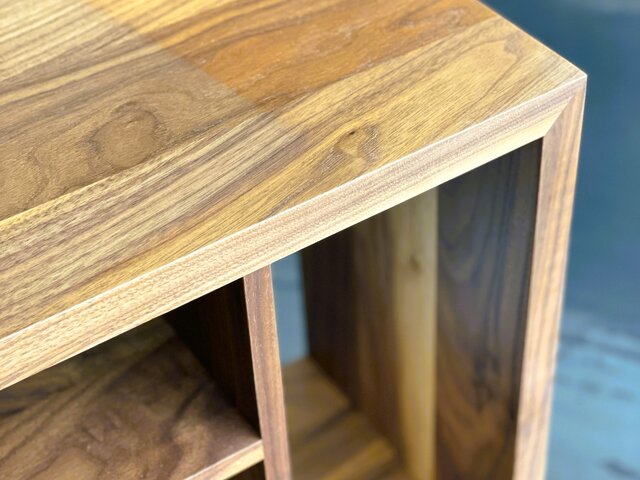 Rolf Benz Regal 906 auf Sockel Nussholz 70133 2