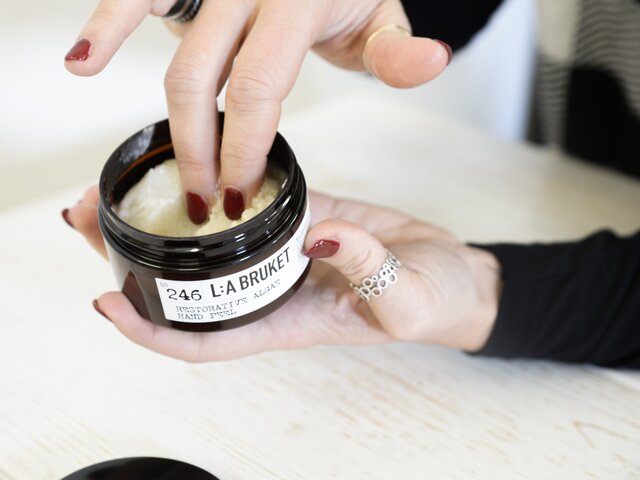 L:A Brucket 246 Handpeeling Algae 72378 4