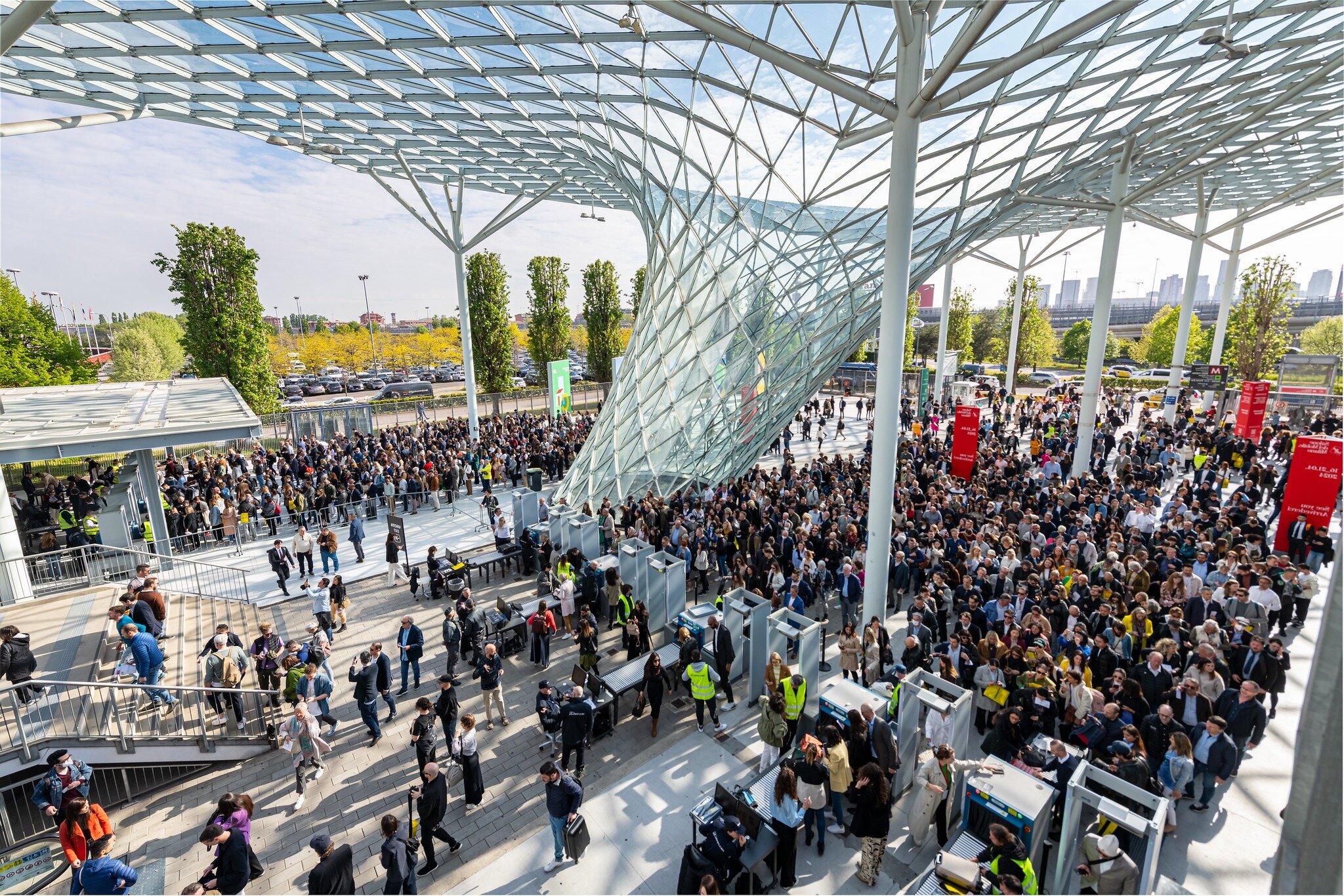 Trends & Einblicke vom Salone del Mobile 2023 | © Courtesy Salone del Mobile.Milano and photo credits: AM Andrea Mariani (@baguray), AR Alessandro Russotti (@barabba_64), DR Diego Ravier (@diegoravier), LF Luca Fiammenghi, RS Ruggiero Scardigno, LM Ludovica Mangini, FR