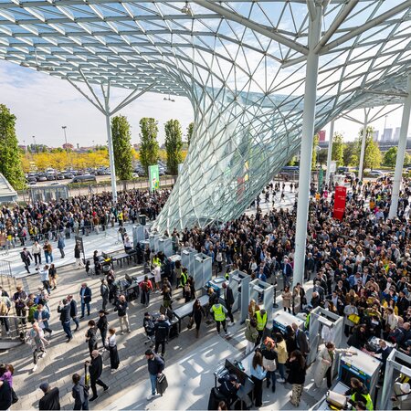 Trends & Einblicke vom Salone del Mobile 2023 | © Courtesy Salone del Mobile.Milano and photo credits: AM Andrea Mariani (@baguray), AR Alessandro Russotti (@barabba_64), DR Diego Ravier (@diegoravier), LF Luca Fiammenghi, RS Ruggiero Scardigno, LM Ludovica Mangini, FR