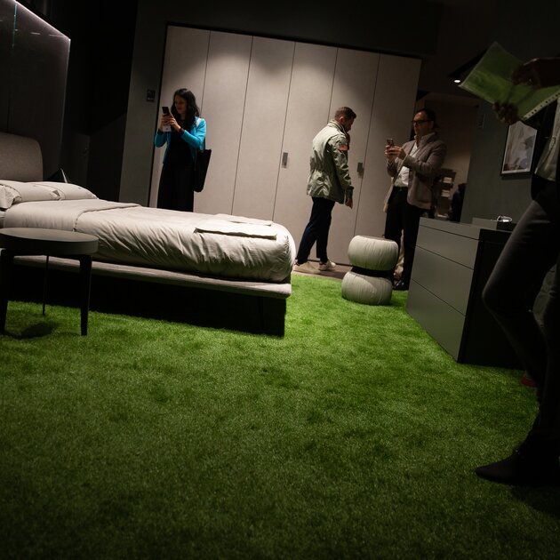 Im Trend liegen heuer neben hellen und warmen Naturfarben auch Kombinationen mit satten, kräftigen Farben. Kommen die 70er und 90er Jahre wieder? | © Courtesy Salone del Mobile.Milano and photo credits: AM Andrea Mariani (@baguray), AR Alessandro Russotti (@barabba_64), DR Diego Ravier (@diegoravier), LF Luca Fiammenghi, RS Ruggiero Scardigno, LM Ludovica Mangini, FR Im Trend liegen heuer neben hellen und warmen Naturfarben auch Kombinationen mit satten, kräftigen Farben. Kommen die 70er und 90er Jahre wieder? | © Courtesy Salone del Mobile.Milano and photo credits: AM Andrea Mariani (@baguray), AR Alessandro Russotti (@barabba_64), DR Diego Ravier (@diegoravier), LF Luca Fiammenghi, RS Ruggiero Scardigno, LM Ludovica Mangini, FR