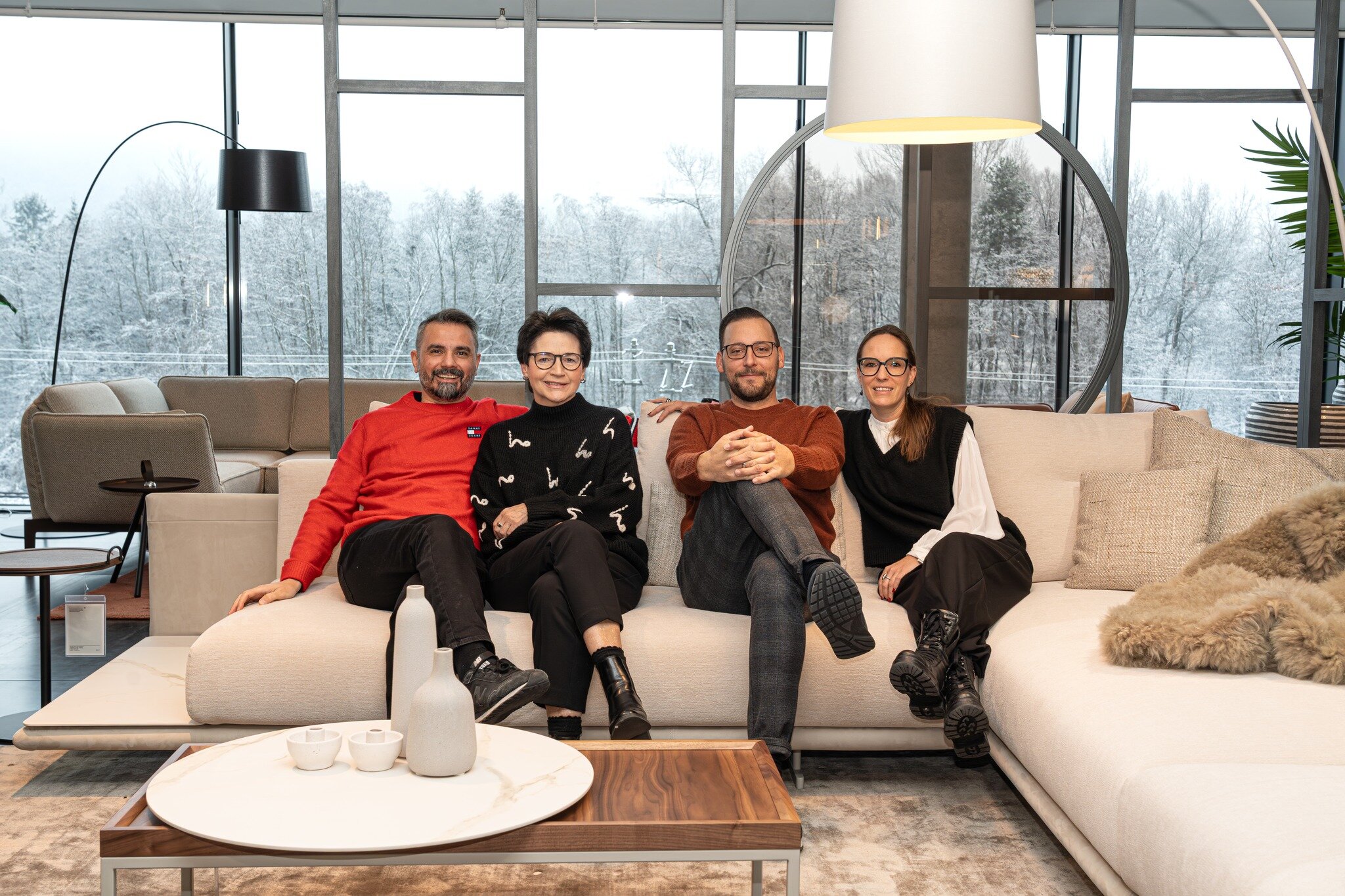 24. und 31. Dezember: Vormittags Möbel, nachmittags Couch.