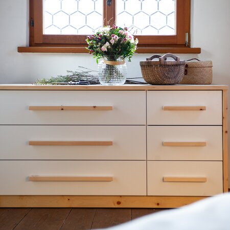 Kommoden &amp; Nakos